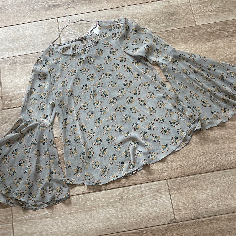 Mimi Chica Bell Sleeve Crew Neck Top SMALL